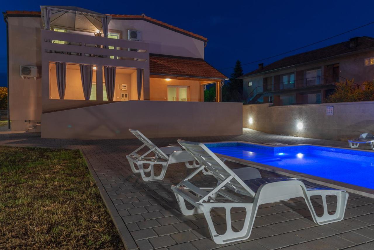 Apartmani Krzak นิน ภายนอก รูปภาพ