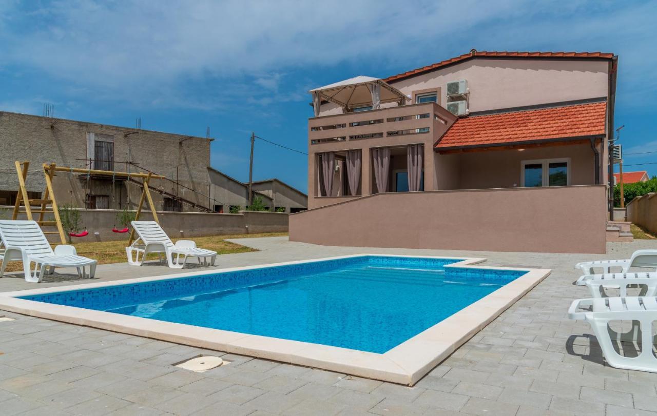 Apartmani Krzak นิน ภายนอก รูปภาพ