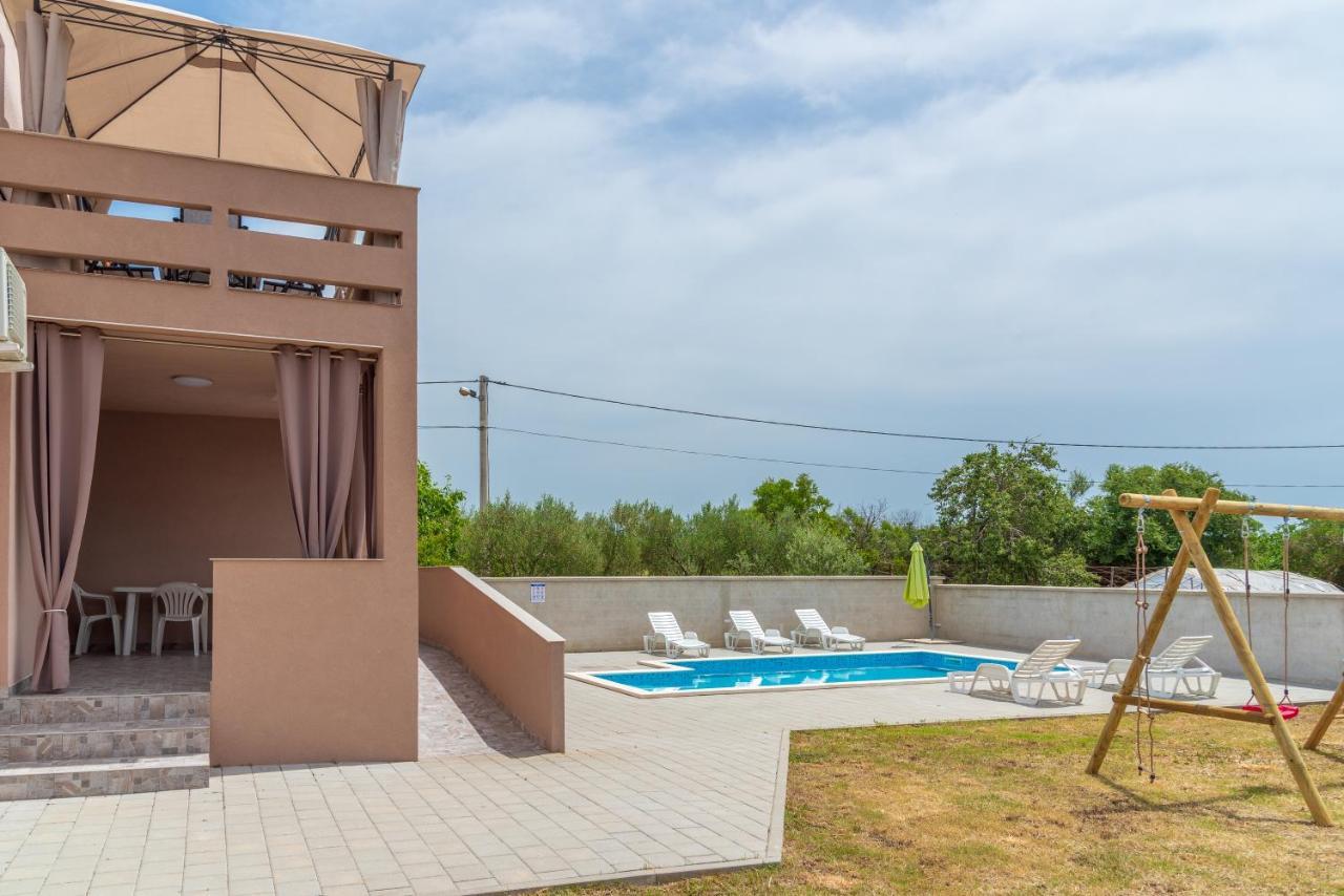 Apartmani Krzak นิน ภายนอก รูปภาพ