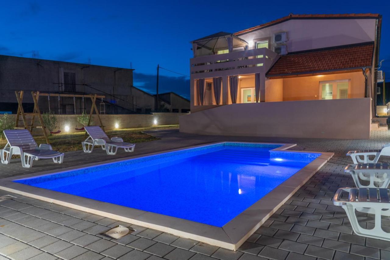 Apartmani Krzak นิน ภายนอก รูปภาพ