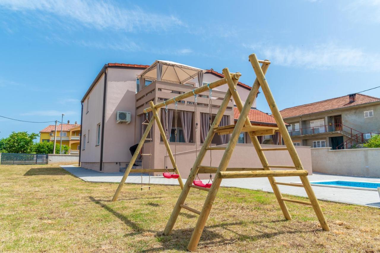 Apartmani Krzak นิน ภายนอก รูปภาพ