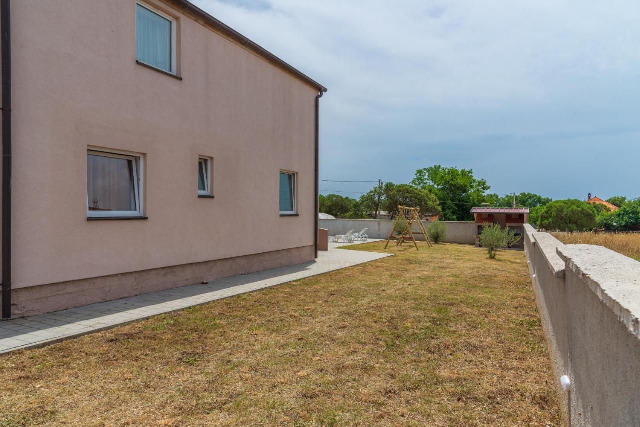 Apartmani Krzak นิน ภายนอก รูปภาพ