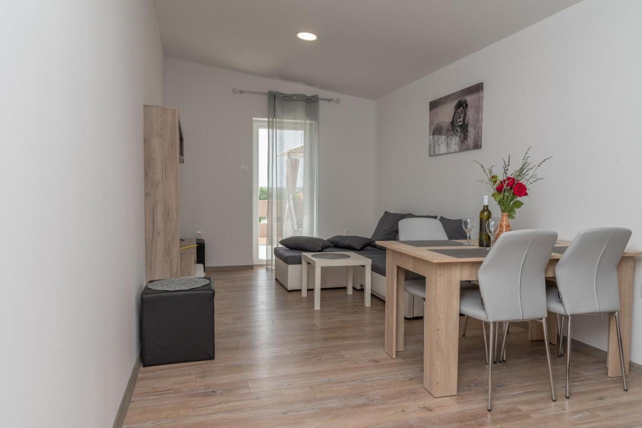 Apartmani Krzak นิน ภายนอก รูปภาพ