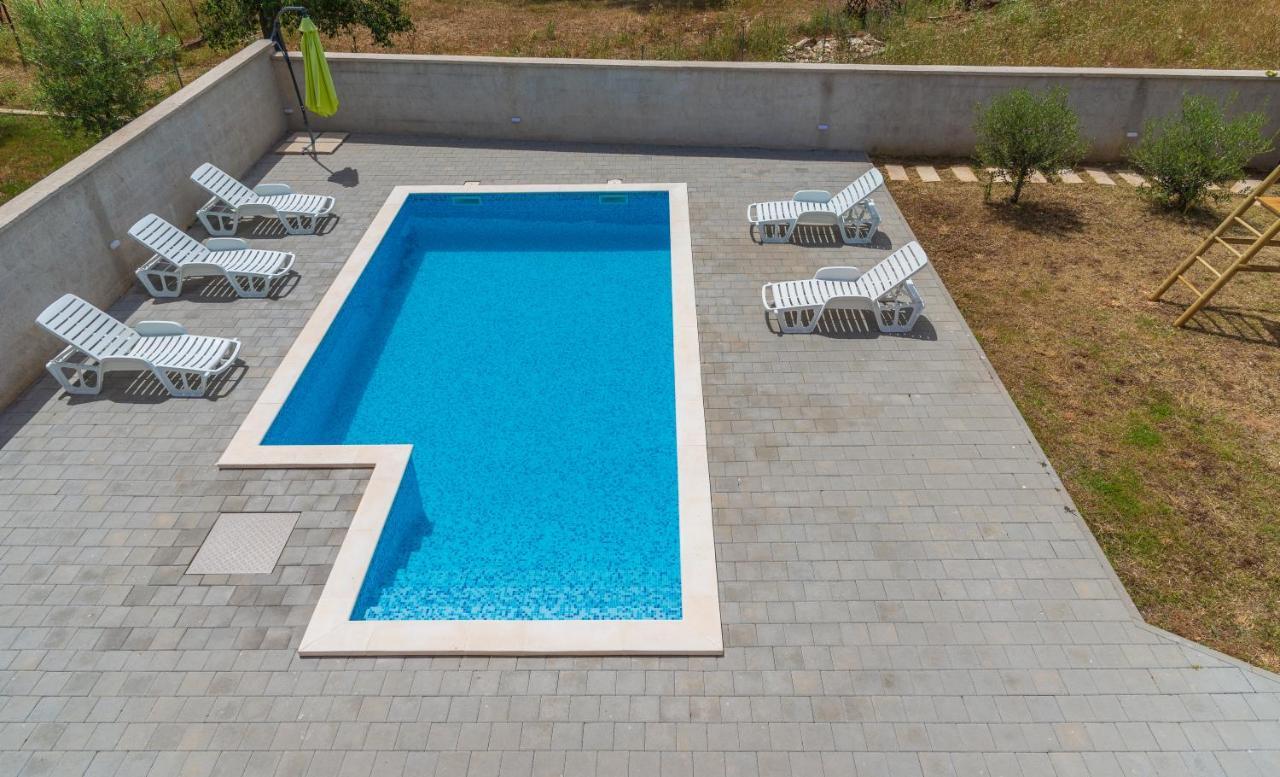 Apartmani Krzak นิน ภายนอก รูปภาพ