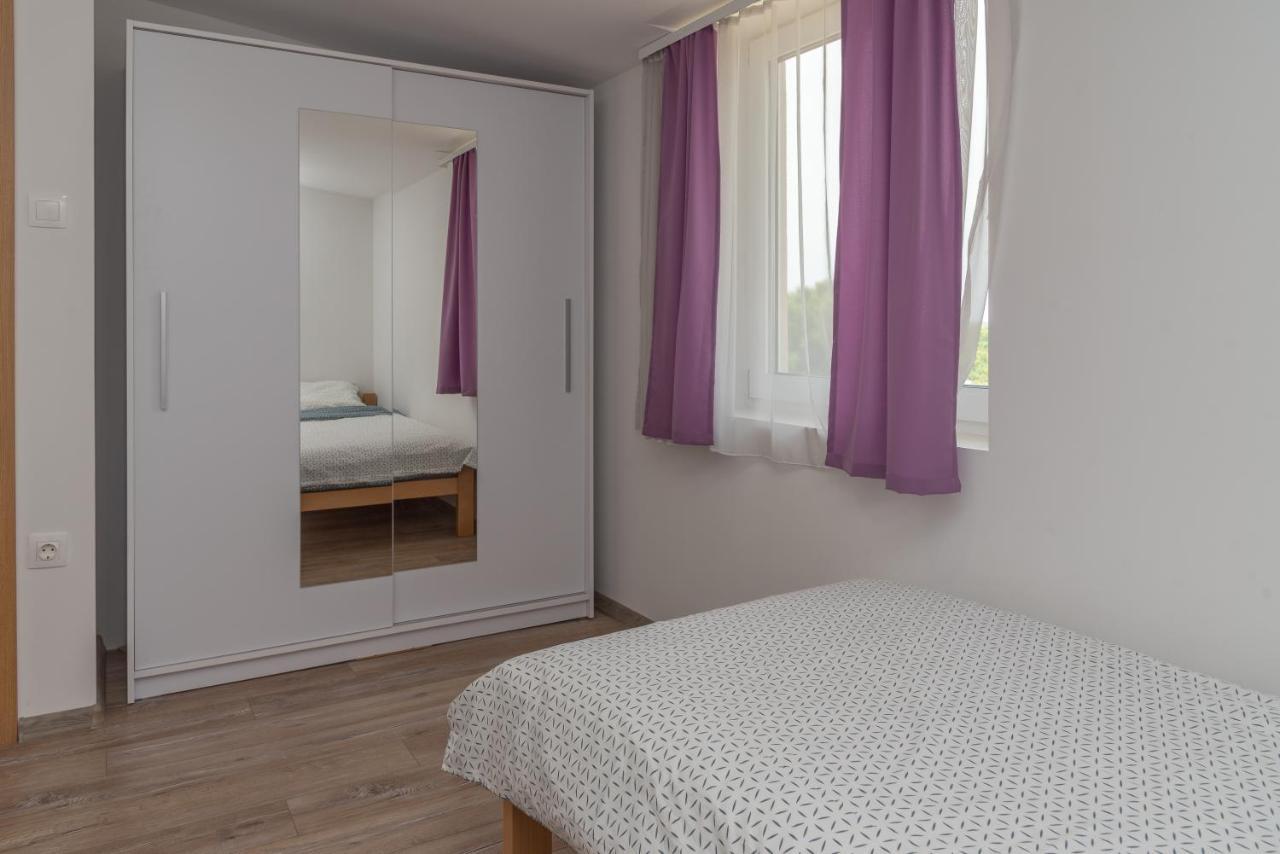 Apartmani Krzak นิน ภายนอก รูปภาพ