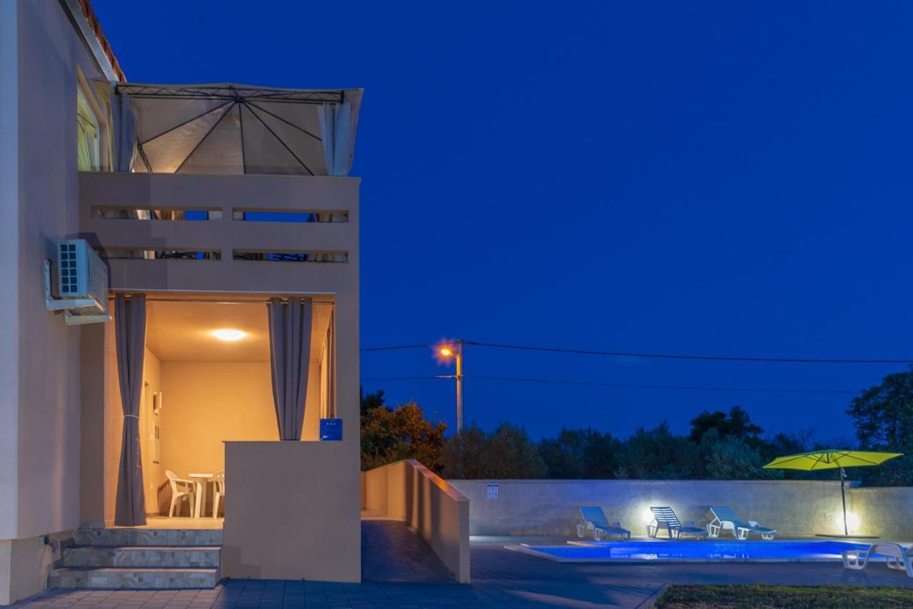 Apartmani Krzak นิน ภายนอก รูปภาพ