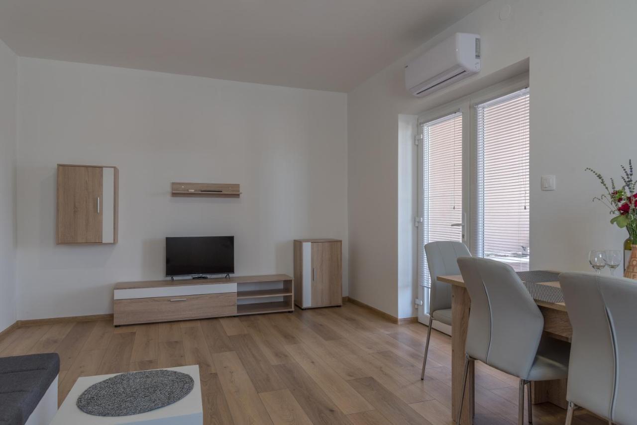 Apartmani Krzak นิน ภายนอก รูปภาพ