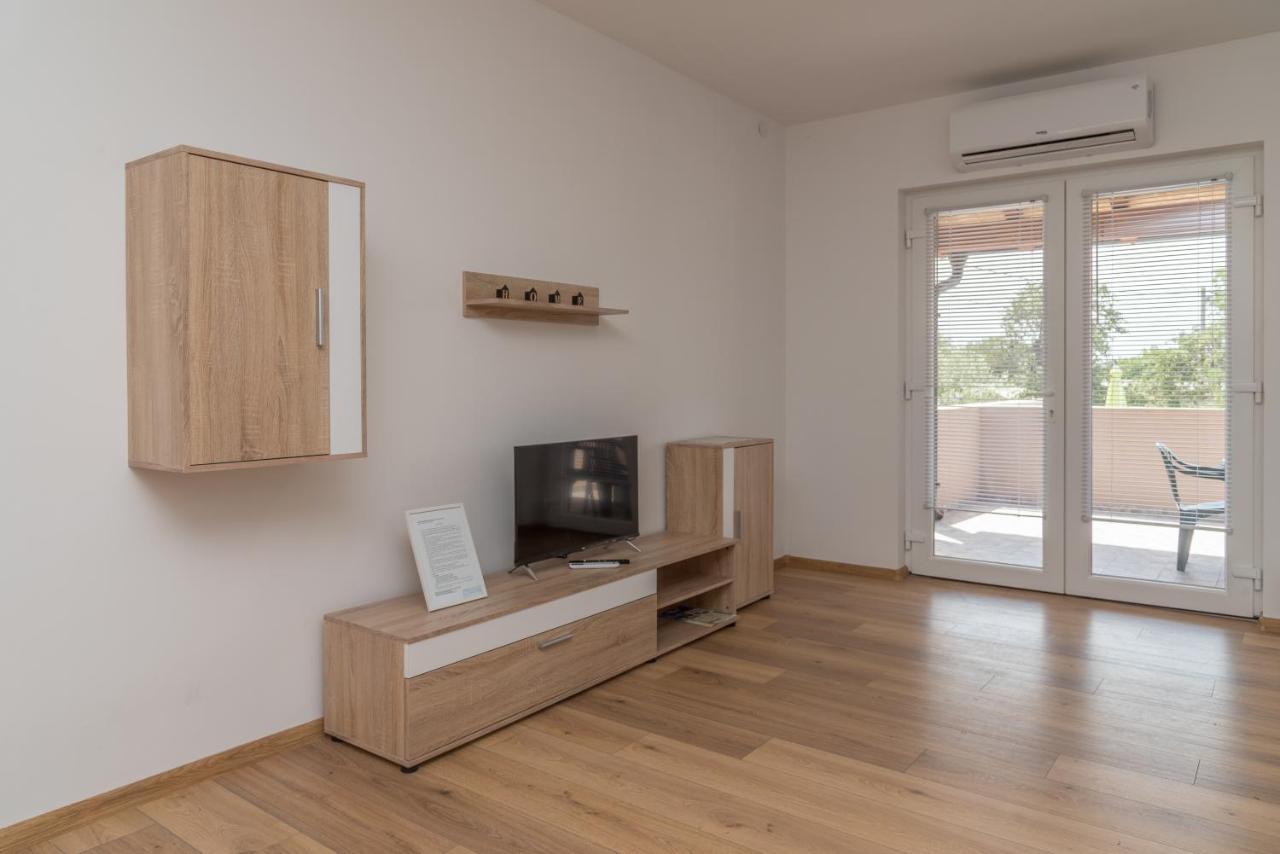 Apartmani Krzak นิน ภายนอก รูปภาพ
