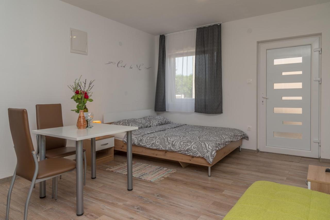 Apartmani Krzak นิน ภายนอก รูปภาพ