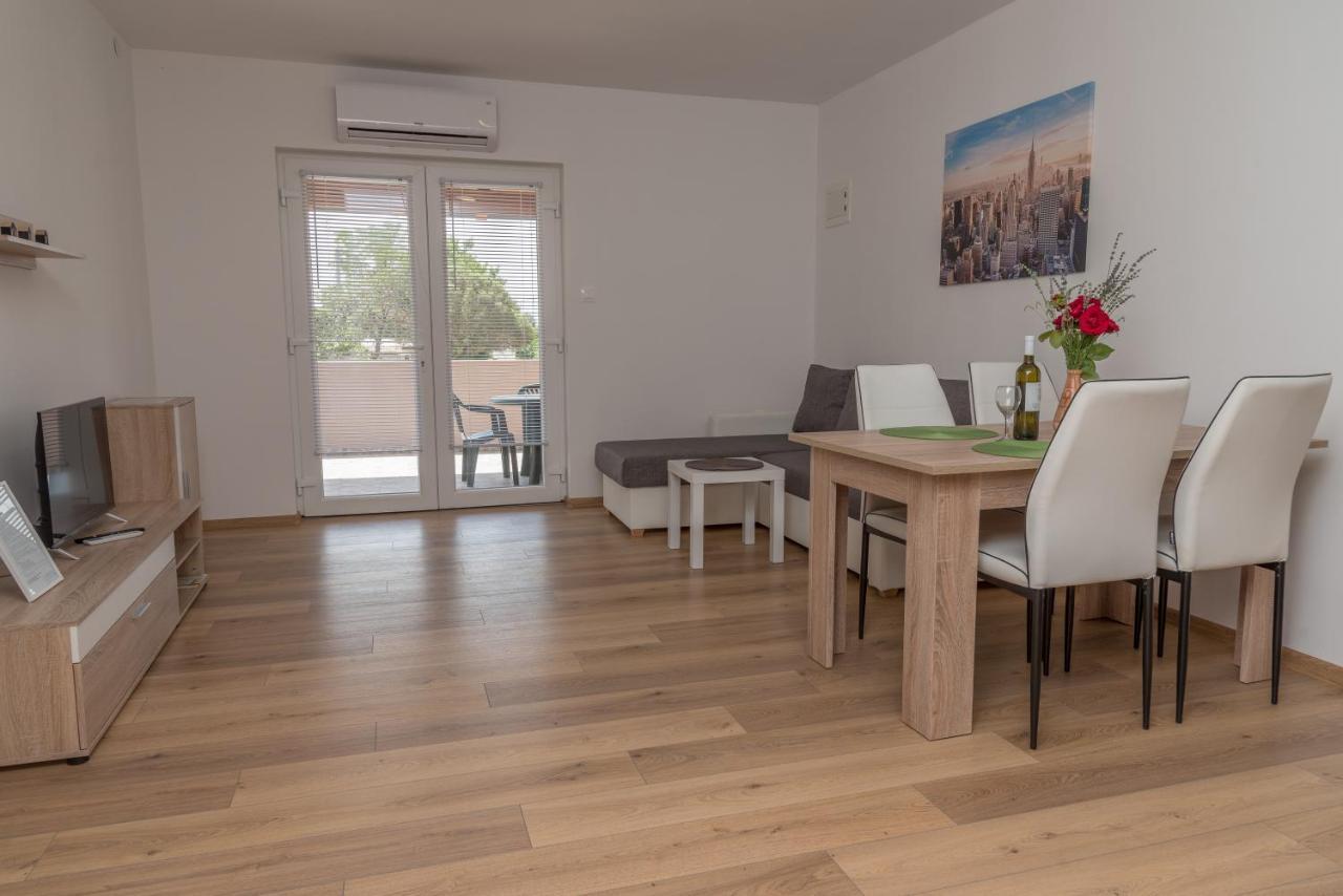 Apartmani Krzak นิน ภายนอก รูปภาพ