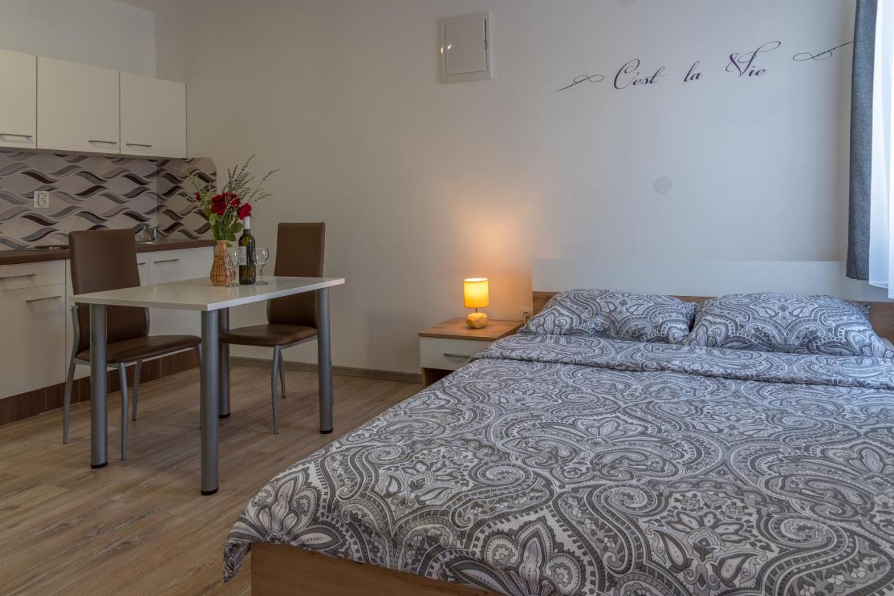 Apartmani Krzak นิน ภายนอก รูปภาพ
