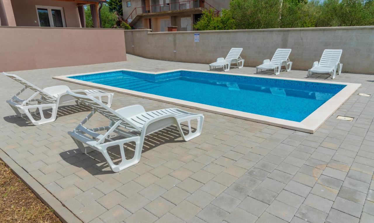 Apartmani Krzak นิน ภายนอก รูปภาพ