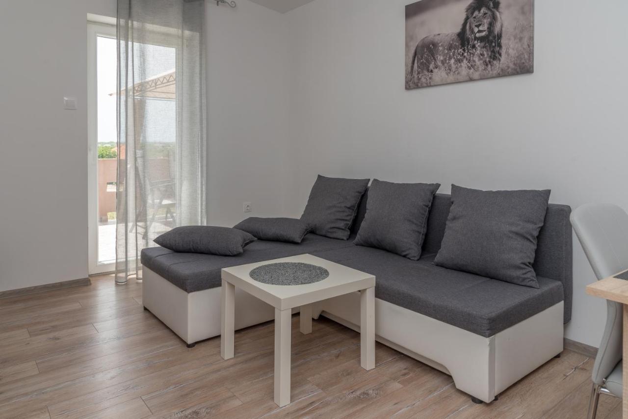Apartmani Krzak นิน ภายนอก รูปภาพ