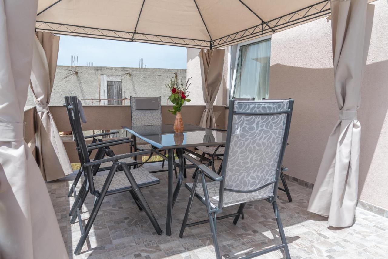 Apartmani Krzak นิน ภายนอก รูปภาพ