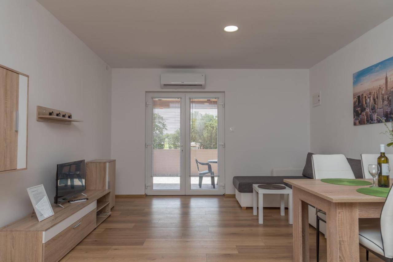 Apartmani Krzak นิน ภายนอก รูปภาพ