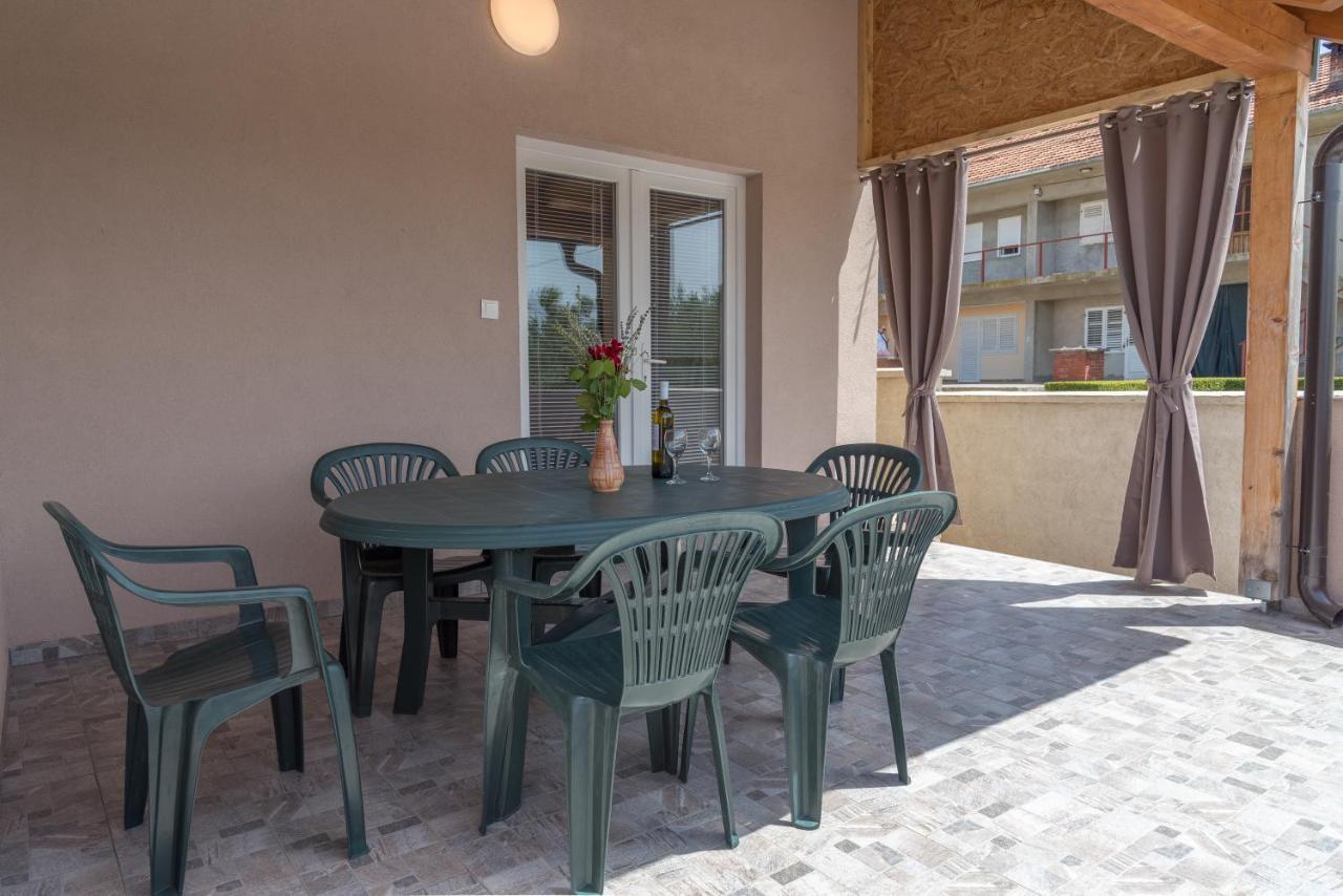 Apartmani Krzak นิน ภายนอก รูปภาพ