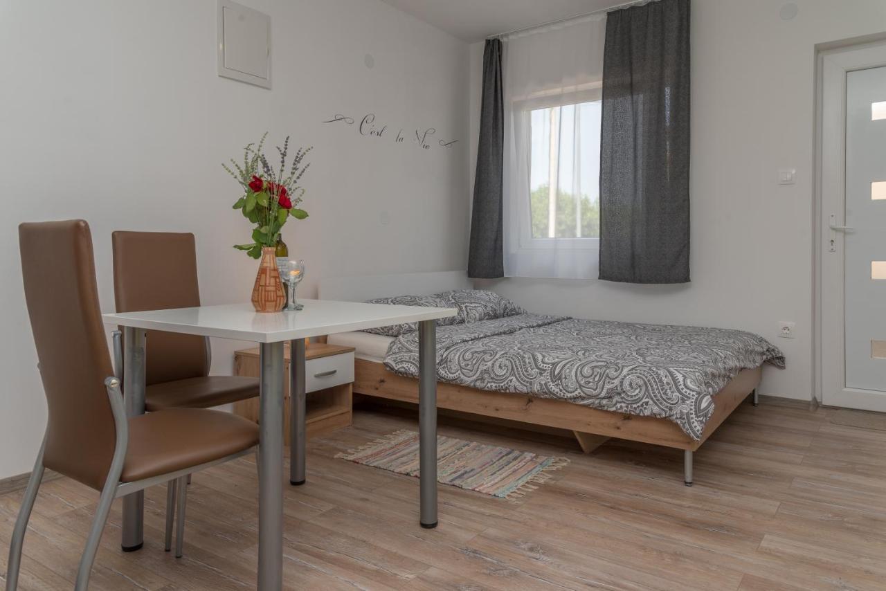 Apartmani Krzak นิน ภายนอก รูปภาพ