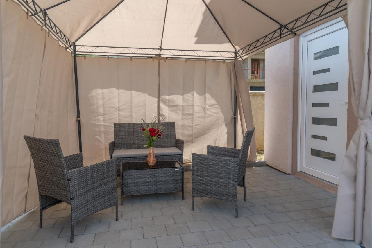Apartmani Krzak นิน ภายนอก รูปภาพ