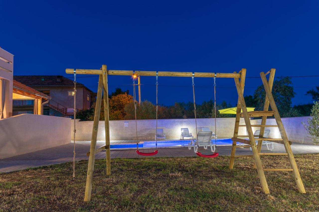 Apartmani Krzak นิน ภายนอก รูปภาพ