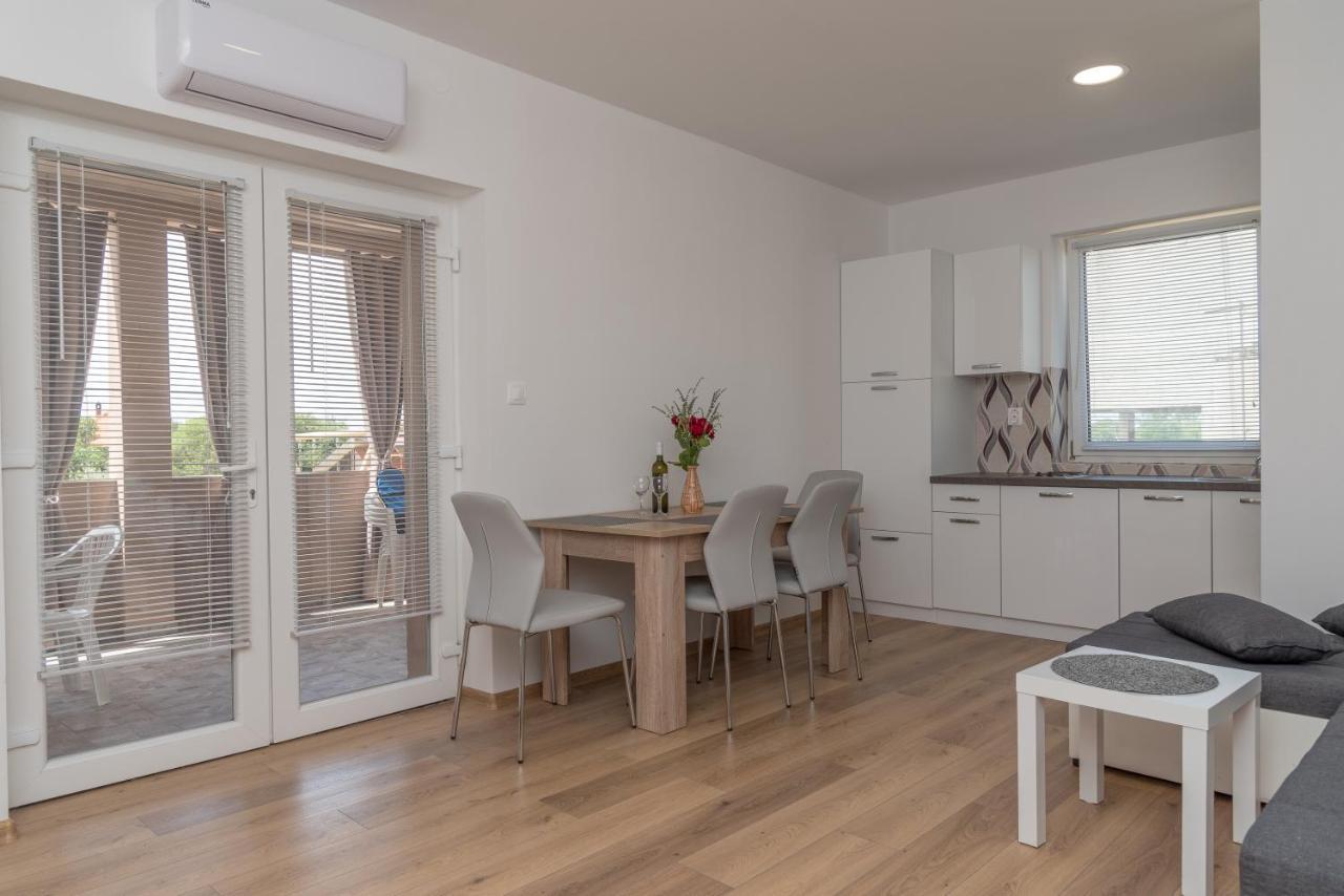 Apartmani Krzak นิน ภายนอก รูปภาพ