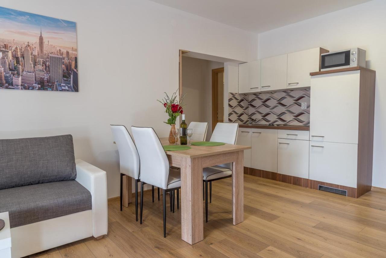 Apartmani Krzak นิน ภายนอก รูปภาพ