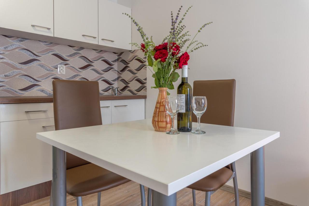 Apartmani Krzak นิน ภายนอก รูปภาพ